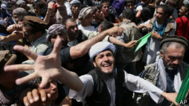 خواست اساسی معترضان، به دادگاه کشانیدن افرادی است که به گفته آنها متهم به تقلب در انتخابات هستند