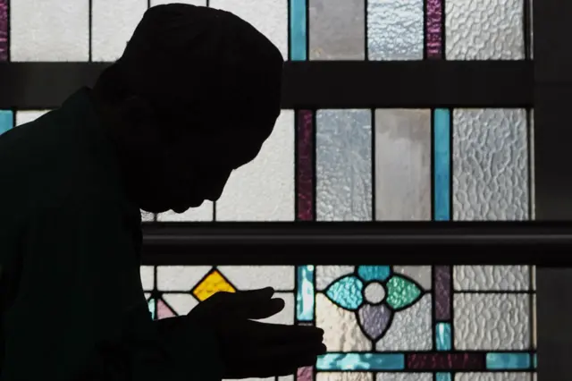 "Saya berpuasa di bulan Ramadhan selama dua puluh tahun terakhir, saya ikut misa di gereja, saya ikut meditasi di Vihara, juga di Pura."