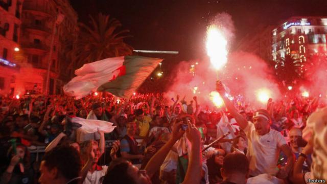 Алжир празднует победу
