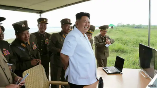 موشک جدید با حضور کیم جونگ اون و نظامیان ارشد آزمایش شد 