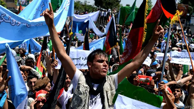 ڈاکٹر عبداللہ کے ہزاروں حامیوں نے گذشتہ ہفتے کے اختتام پر مظاہرے کیے