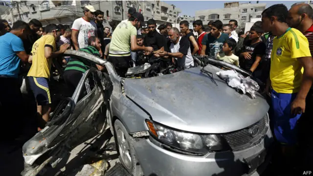 استهدفت الغارة السيارة التي كان يستقلها الناشطون