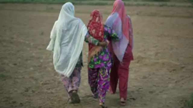 دیہی علاقوں میں رفعِ حاجت کے لیے غیرآباد مقامات کا رخ کرنے کا چلن عام ہے