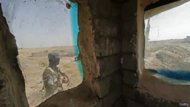 فقدت القوات العراقية سيطرتها بالفعل على جميع المناطق في البلاد ذات الغالبية السنية