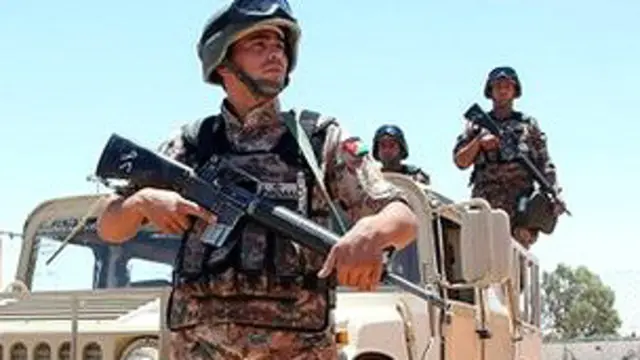 عراق میں سنی جنگجوؤں کے خلاف عراقی فوج کی امداد کے لیے تعینات کی جانے والی ان کی پہلی فوجی کھیپ عراق پہنچ گئی ہے