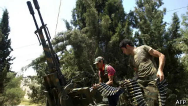 طلبت المعارضة السورية مرارا إمداد مقاتليها بأسلحة نوعية، لكن إدارة أوباما ظلت ترفض خشية وقوع المعدات المقدمة في يد المتشددين الإسلاميين