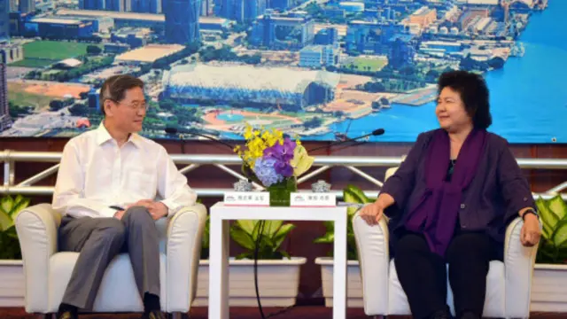 张志军在同台湾高雄市长陈菊会面后表示尊重台湾人民自己选择的社会制度和价值理念,生活方式。