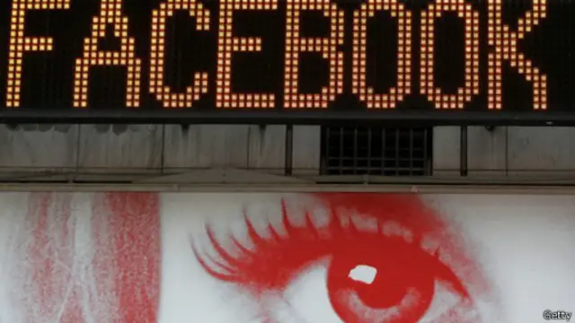 سلمت فيسبوك العام الماضي بيانات من عدد من الحسابات لمحكمة أمريكية العام الماضي.