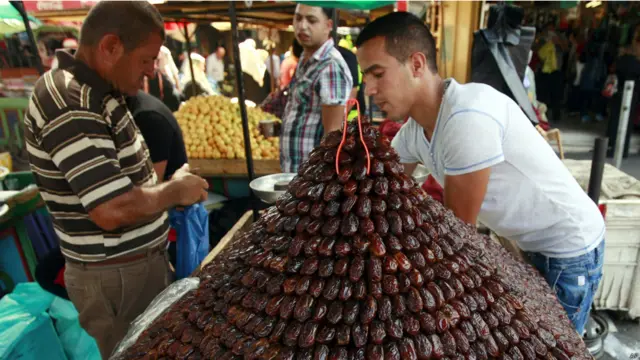  أحد الأسواق في مدينة جنين بالضفة الغربية 