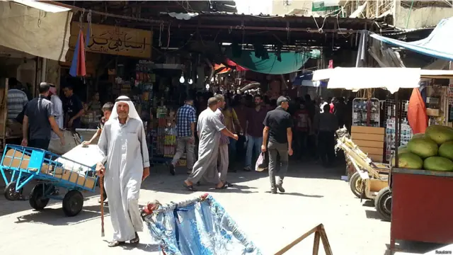 سوق بمدينة الموصل بالعراق