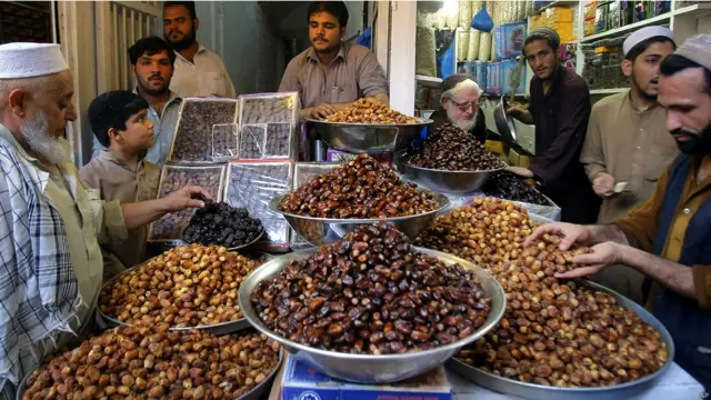 أحد أسواق بيشاور في باكستان