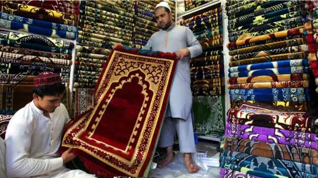 أحد أسواق بيشاور في باكستان