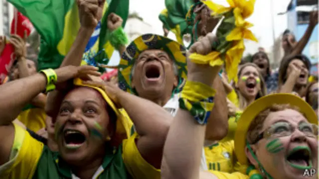 فرحة عارمة عمت البرازيل بعد الفوز على تشيلي.