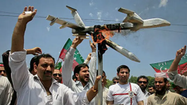 پاکستان کې بې پيلوټه الوتکو لسګونه ځايونه په نښه کړي او سلګونه وسلوال او ملکيان يې وژلي