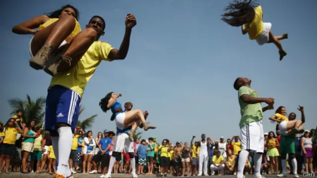 برازیل کے پرستاروں نے جیت کا جشن اس طرح بھی منایا