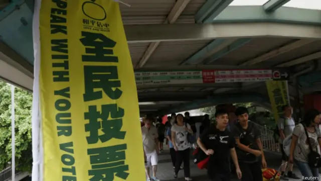 Áp phích kêu gọi người dân Hong Kong đi bỏ phiếu