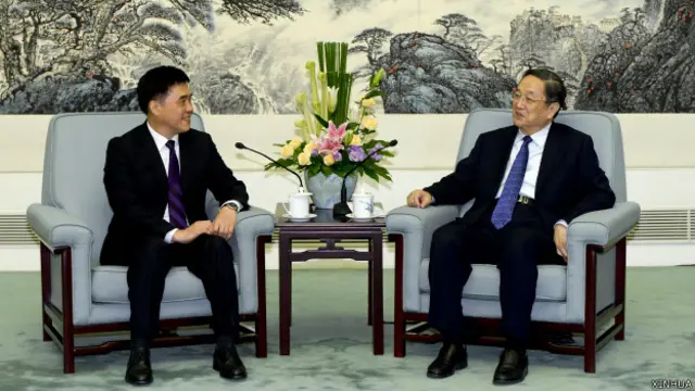 中共中央政治局常委、全國政協主席俞正聲在北京人民大會堂會見中國國民黨副主席、台北市長郝龍斌(27/06/2014)。