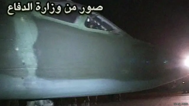 Самолет в ангаре (съемка министерства обороны Ирака)