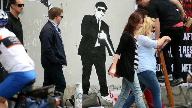 جدارية في احد شوارع حي كرويزبيرغ. (صورة غيتي)