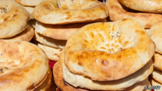 بعض لوگوں نے حکومتی اقدامات پر تنقید کی ہے اور کہا ہے کہ روزگار کے نئے مواقع پیدا کرنےکی ضرورت ہے