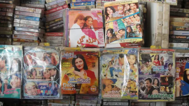 ۔۔۔وزیرستان کے لوگ زیادہ تر گلوکار مشرف بنگش، وحید اچکزئی، اور نازیہ اقبال کو پسند کرتے ہیں