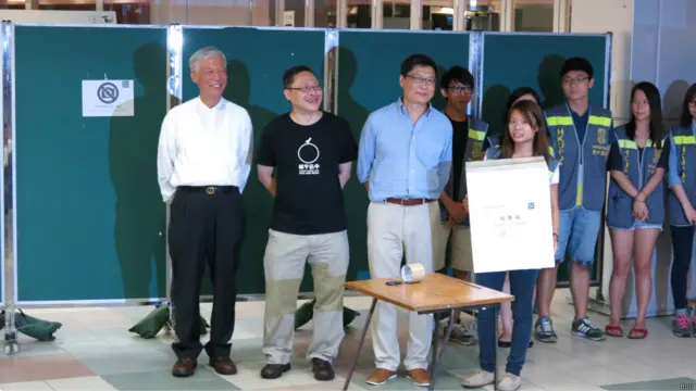 香港大学“占领中环”民间全民投票投票站关闭（BBC中文网图片29/6/2014）