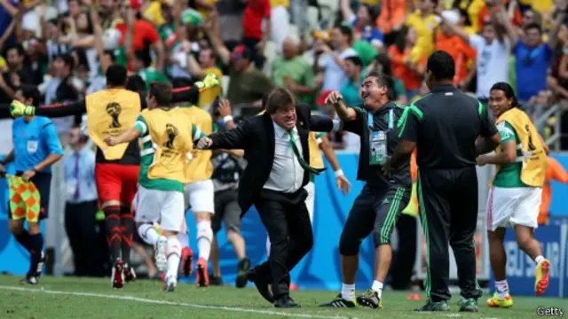 Herrera, yang berusia 47 tahun, membawa timnya lolos ke babak 16 besar di Piala Dunia 2014 Brasil, sebelum akhirnya tersingkir. 