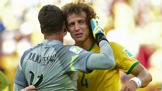 Júlio César e David Luiz (AFP)