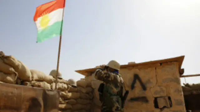 مبصرین کا کہنا ہے کہ کردوں کی طویل عرصے سے الگ آزاد ملک کی خواہش تھی لیکن یہ شام، ترکی، ایران اور عراق میں منقسم ہیں