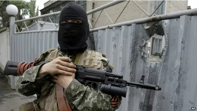 بعض قادة المتمردين رفضوا الالتزام بالهدنة لتتواصل الاشتباكات مع قوات الجيش الأوكراني.