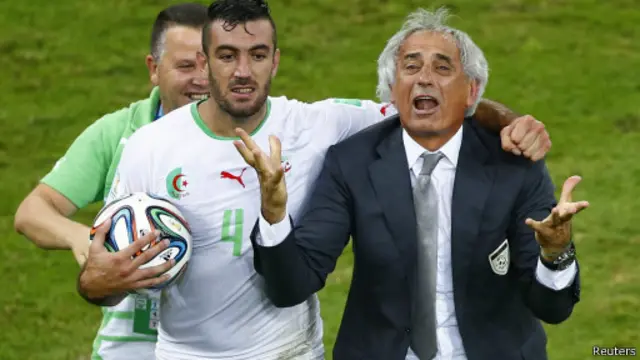 هذه المرة الأولى التي يتأهل فيها المنتخب الجزائري لدور الـ16. 