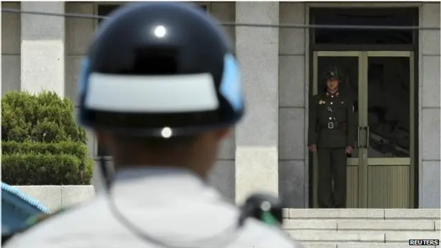 Солдаты Южной Кореи и КНДР