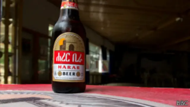 La cerveza Harar, con las puertas de la ciudad antigua en la etiqueta.