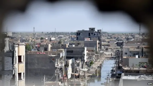 شورشیان از ماه ژانویه امسال کنترل بخش هایی از رمادی مرکز استان انبار عراق را به دست گرفته اند