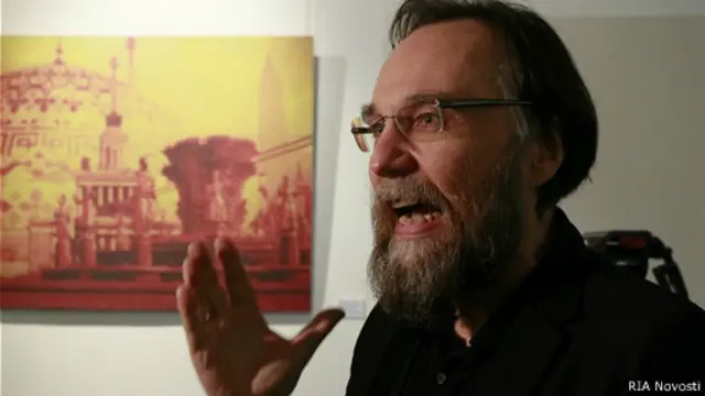 В МГУ уверены, что Дугин все еще у них работает; Дугин утверждает, что это не так