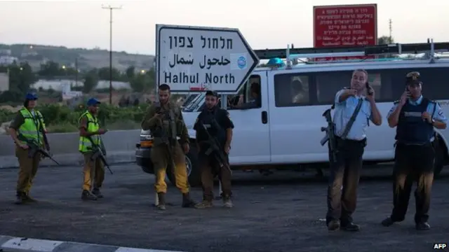 Халхул расположен на пересечении с оживленной трассой, соединяющей южную часть Западного берега с Иерусалимом