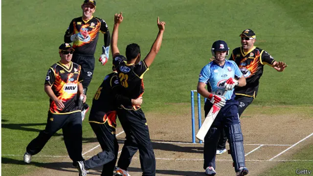 ‘මගේ නම ලූ වින්සන්ට්, මම වංචාකාරයෙක්’ යැයි පවසමින් ඔහු වරද පිළිගනී