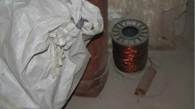 اس فیکٹری میں بارودی سرنگیں اور دیسی ساخت کے بم میں استعمال ہونے والے مختلف ساز و سامان کی بڑی مقدار بھی پکڑی گئی ہے۔