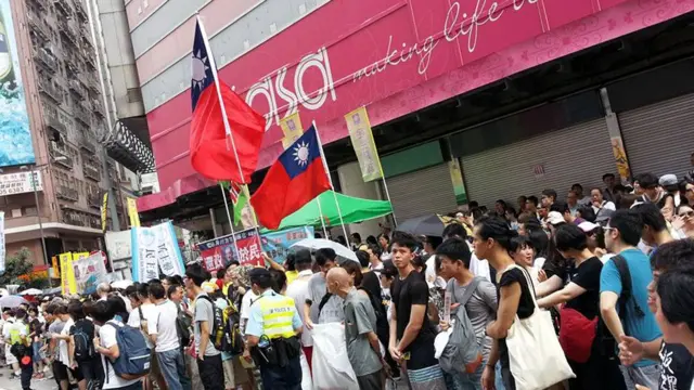 中華民國國旗 也出現在遊行隊伍中