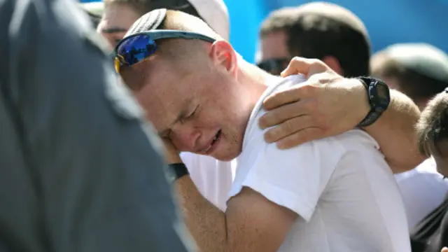 في جنازة الشبان الثلاثة