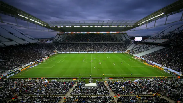 فٹبال ورلڈ کپ کے ناک آؤٹ مرحلے میں منگل کو پہلے میچ میں ارجنٹائن اور سوئٹزرلینڈ کی ٹیمیں ساؤ پاؤلو کے ارینا کورنتھیان میں مدِمقابل ہوئیں۔