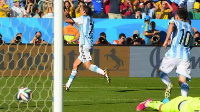 ڈی ماریہ نے ارجنٹینا کے لیے میچ ختم ہونے سے پانچ منٹ پہلے گول کر کے انھیں کوارٹر فائنل میں پہنچا دیا۔