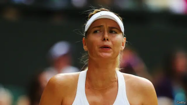 今年刚刚获得了法网冠军的著名网球选手莎拉波娃以6-7、6-4和4-6的比赛在温网第四轮比赛中遭到淘汰