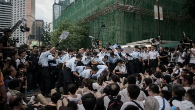 警方开始清场行动（02/07/2014）