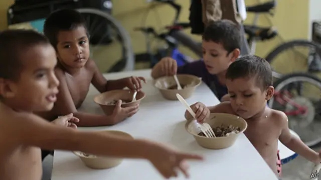 Menores centroamericanos en un centro de acogida de México
