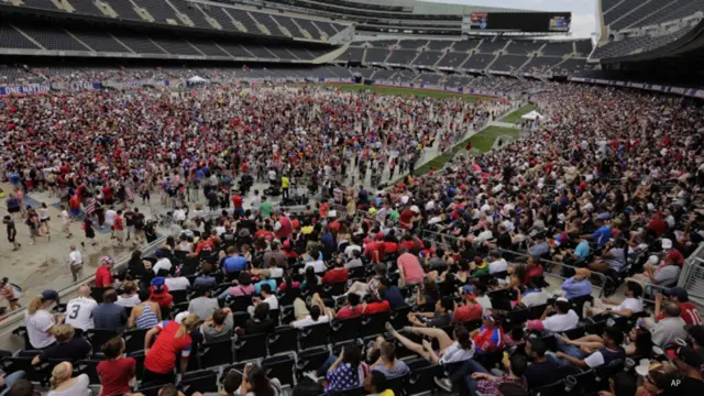 Así ocurrió en Chicago, donde una multitud siguió la derrota en el estadio Soldier Field, que se usa para el fútbol americano. Más de 20.000 personas se han reunido en esa ciudad estadounidense para ver partidos de Brasil 2014.