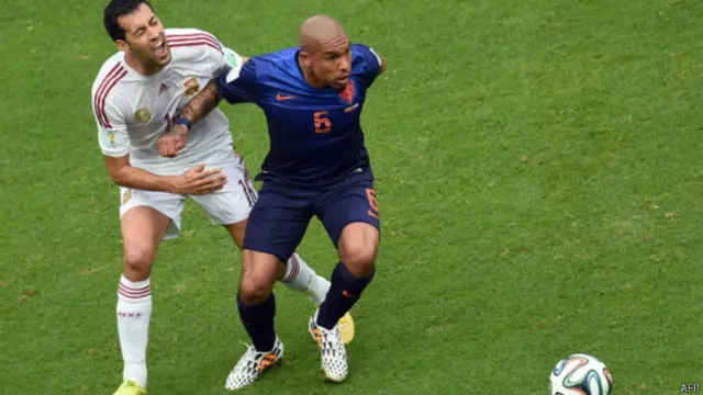Nigel de Jong berperan besar ketika Belanda mengalahkan Spanyol 5-1 di laga babak penyisihan.