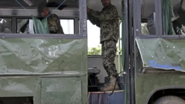 عيني شاهدان وايي چاودنه ډېره زوروره وه او د شاوخوا ودانيو ښيښې يې ماتې کړي