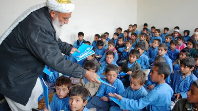 مدرسوں کو ایسی بھرتیوں کے لیے موزوں جگہ تصور کیا جاتا ہے