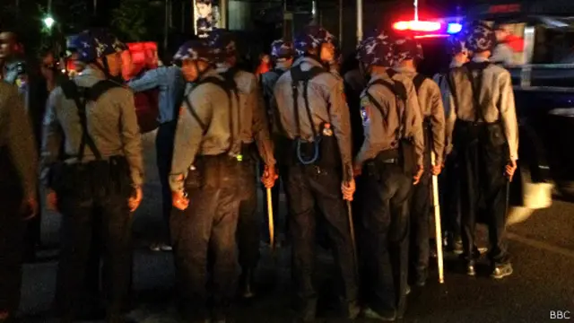 برای جلوگیری از گسترش خشونت‌ها، صدها پلیس به نقاط مختلف ماندالای اعزام شدند